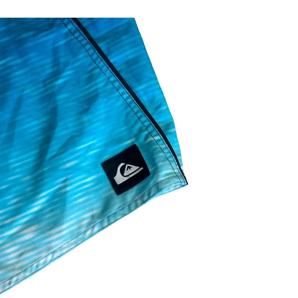 Quiksilver Mens Blue Ombre Boardshorts Size 32 Swim Trunks Surf Shorts